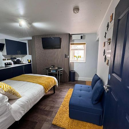 Newly Renovated Studio In Center Luton  Exteriör bild