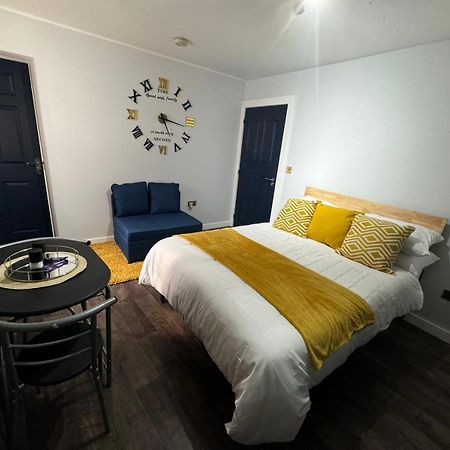 Newly Renovated Studio In Center Luton  Exteriör bild
