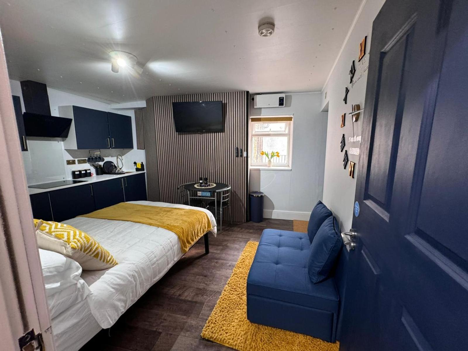 Newly Renovated Studio In Center Luton  Exteriör bild