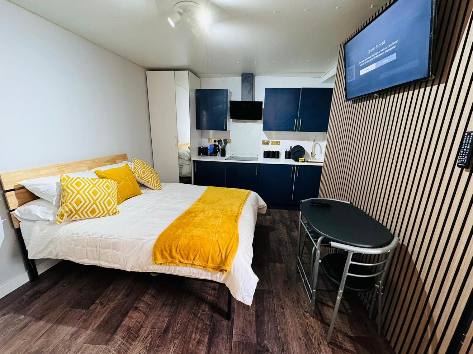 Newly Renovated Studio In Center Luton  Exteriör bild