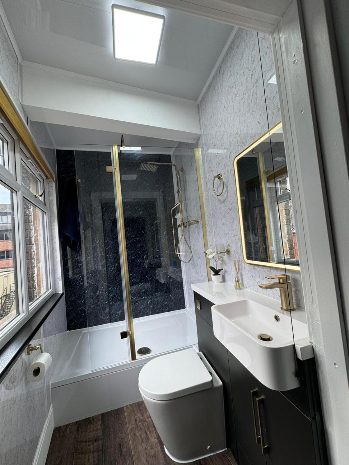 Newly Renovated Studio In Center Luton  Exteriör bild